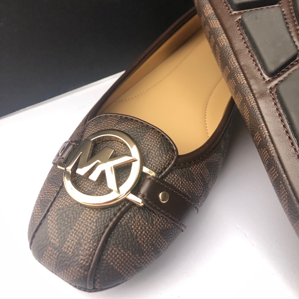 🎉HOST PICK 🎉NEW MICHAEL KORS FULTON FLATS - Picture 8 of 9